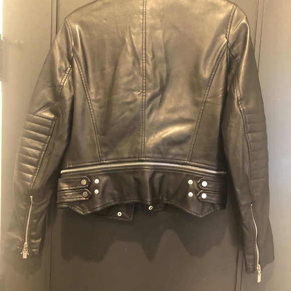 ( SOLD) 🙈zara leather jacket - Picture 3 of 4